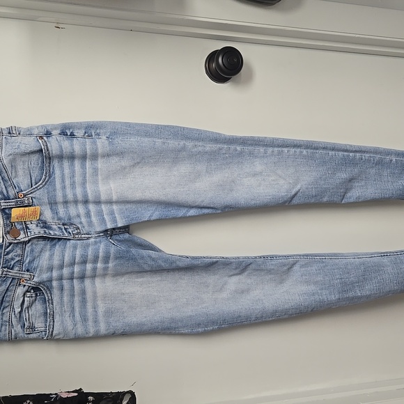 BkE STELLA SLIM FIT Skinny Jeans with Light Wash and Fading - Picture 4 of 4